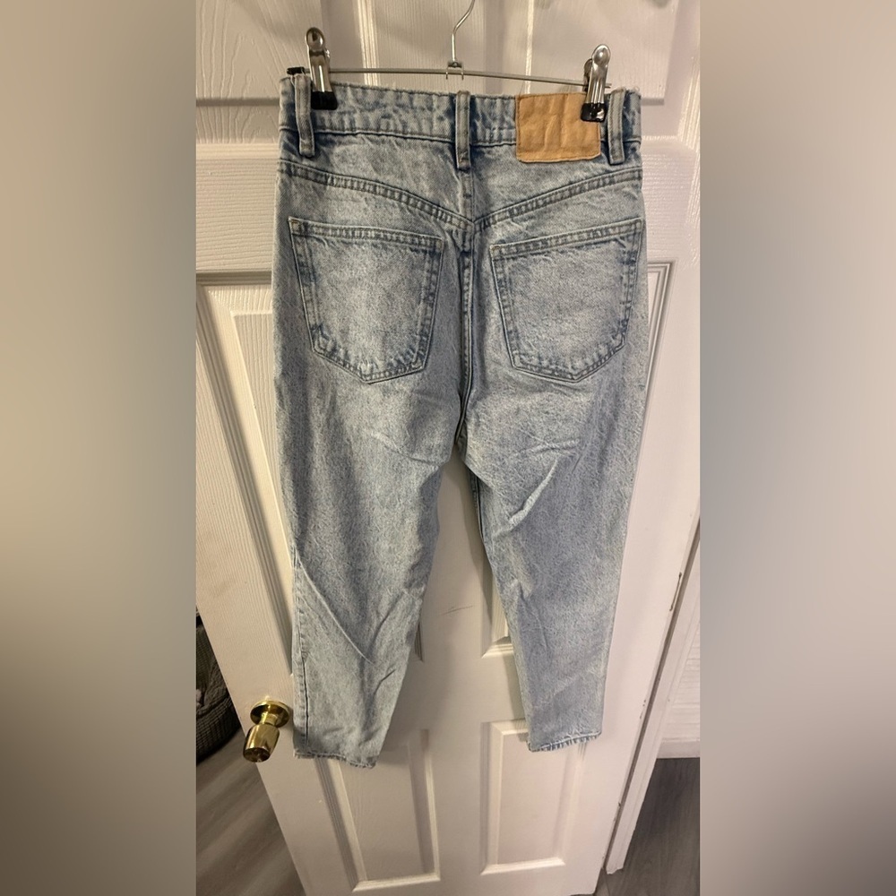 ZARA High-Waisted Mom Jeans - Light Acid Wash (Size US 2 / EU 34) - Picture 4 of 6